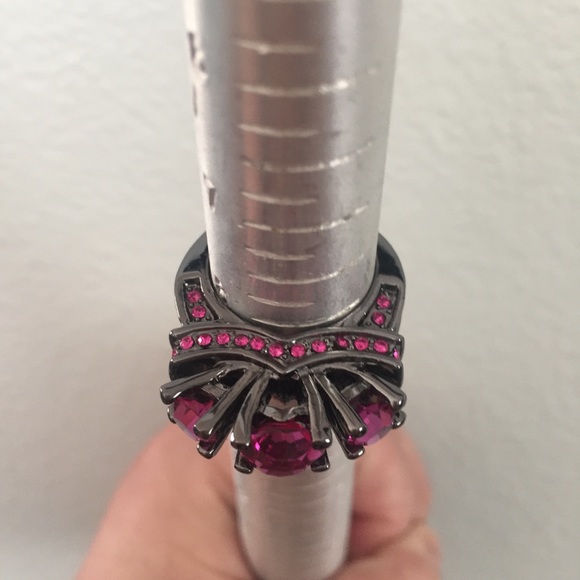 🛍GORGEOUS 10 kt BLACK RHODIUM STATEMENT RING🛍 - Picture 5 of 8